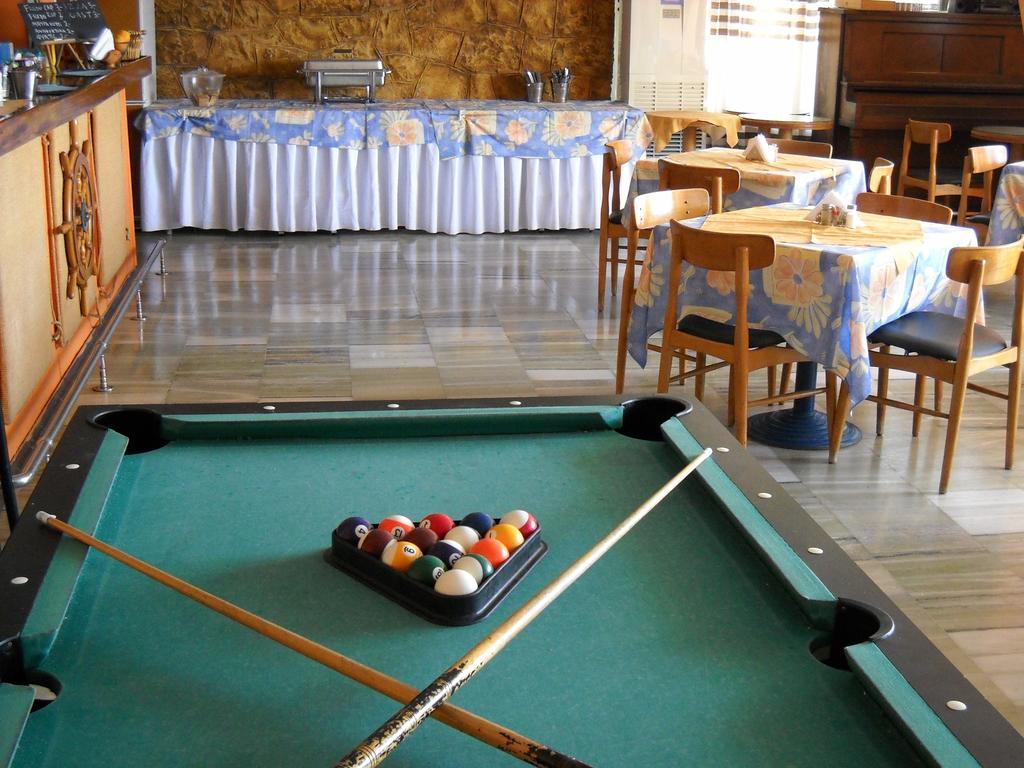 Argo Hotel Aegina Bagian luar foto